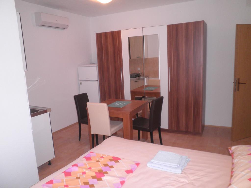 Apartments Muic Tisno Exterior foto